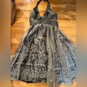 MISSES FORMAL PROM CHRISTMAS DANCE DRESS SIZE 4 GRAY WHITE